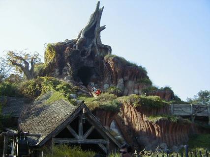 Splash Mountain<br>Location: <a href="https://www.google.com/maps/search/?api=1&query=33.81209,-117.9221" target="_new">Disneyland</a>